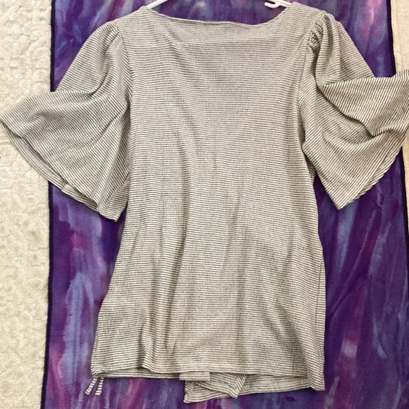 LUCKY BRAND V NECK, WRAP TOP SIZE S/P - Picture 2 of 6